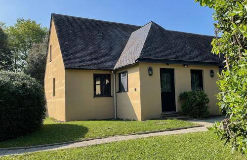 Cottage YVEL au Pied du lac au Duc, son Golf et sa Base Nautique - Foto 1