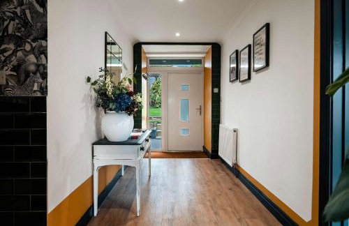 Luxury Renovated Bungalow with wheel chair access, Hot Tub and Fire Pit - Foto 39