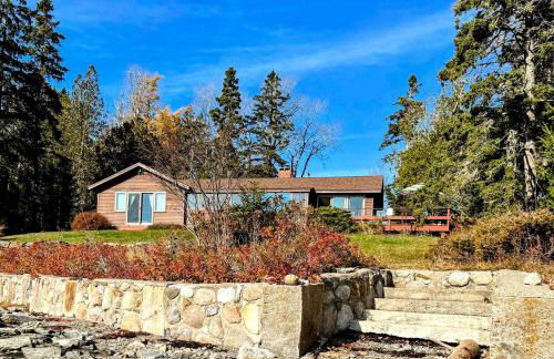 Charming Waterfront Sea Cottage with Private Beach near Bar Harbor, Hancock Maine - Photo 26