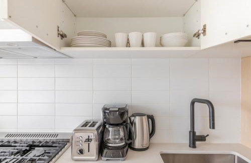 Blueground Greenpoint pool nr Transmitter Park NYC-2229 - Photo 5