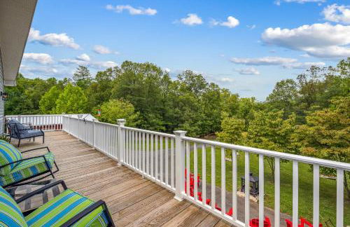 Trailblazer Lodge - Upscale, hot tub, trail, game room, wifi, fire pit, bar, pool table, king bed, view, pet friendly - Photo 39