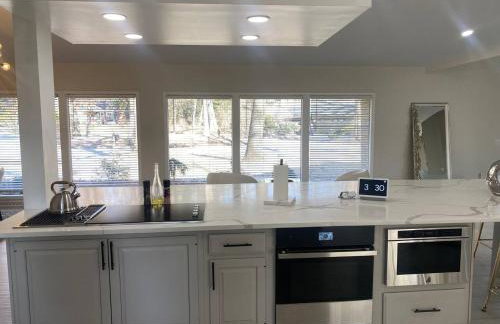 Ranch Style w firepit and big backyard TV Room - Foto 13