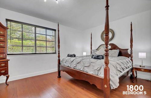 3 Home 12 bedroom compound with Pool and BBQ sleeps 24 - Foto 11