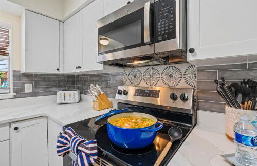 Your own 5BR Private Oasis! wPrivate PoolPickleball - Photo 15