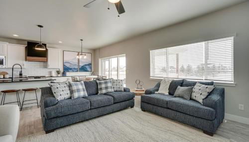 Family-Friendly Townhome about 2 Mi to Windsor Lake! - Foto 5