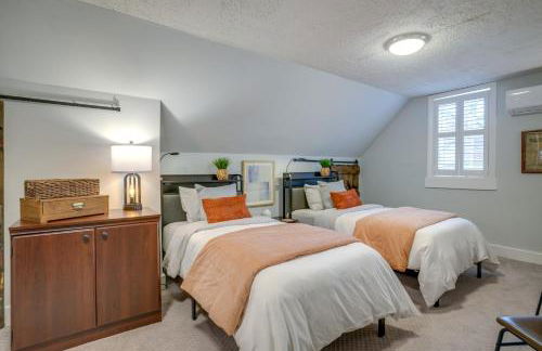 Walk to Beach Historical Fredericksburg Home - Foto 16