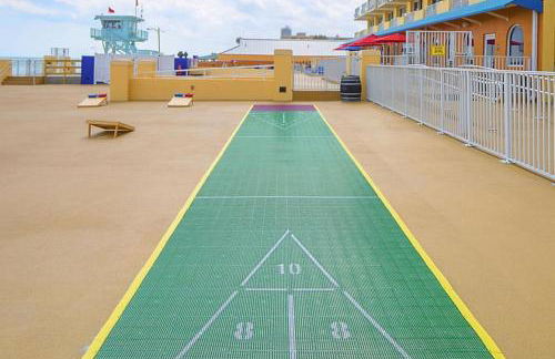 Hear the Atlantic waves in this Studio resort apt in Ormond Beach with vacation amenities - Photo 18