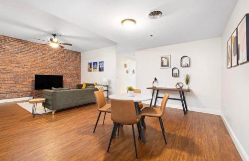 2BR loft condo in downtown Johnson City - Foto 10