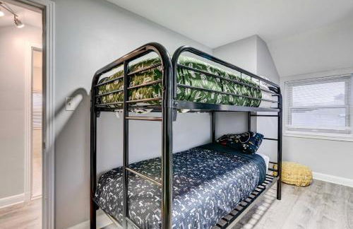 Luxurious Detroit Home - Walk to Golf and Park! - Photo 34