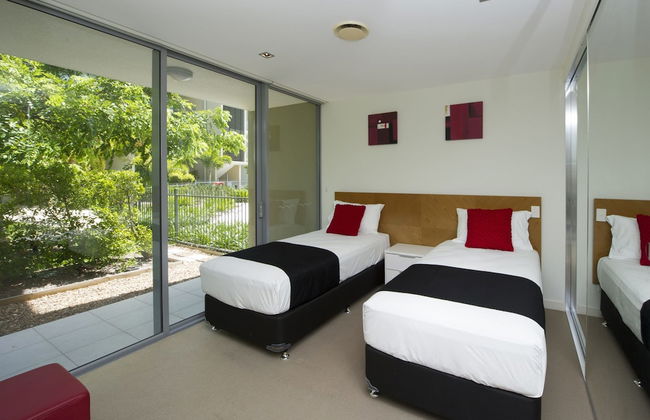 Blue on Blue Apartment 914 - Photo 3