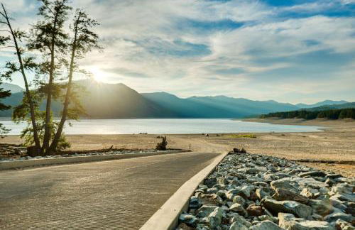 Hot Tub and Game Room Ronald Retreat 2 Mi to Lake! - Foto 5