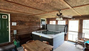 8BR 5BA Huge Dog Friendly Log Cabin near Wisconsin Dells and Lake sleeps 25plus - Foto 2