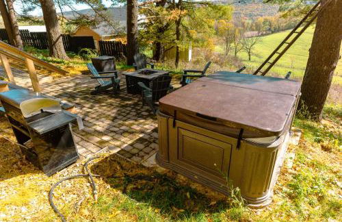 Charming Little House at Buckleberry View EV Recharge Gorgeous View Hot Tub - Foto 5