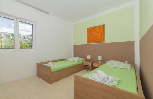 2 Bedroom Lovely Apartment In Lukovo - Foto 19