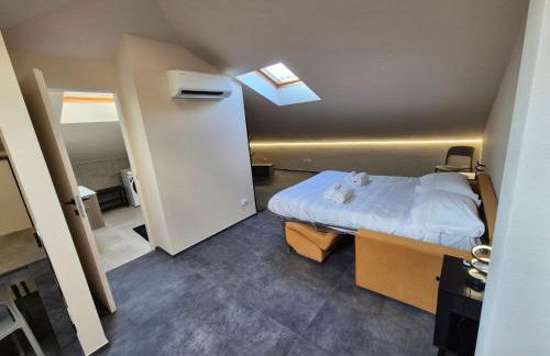 Moderna Mansarda con parcheggio gratuito - Foto 7