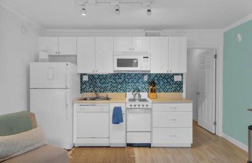 Beachy Days Escape - Cozy Haven Steps From Beach! - Foto 26