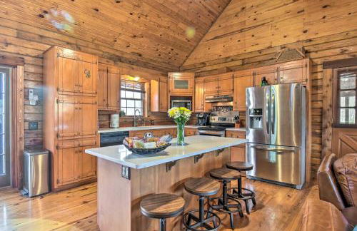 Luxe Cabin with Hot Tub on 5 Acres in Pearcy! - Foto 6