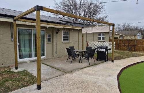 Stylish Newly Remodeled Home with Putting Green - Foto 22