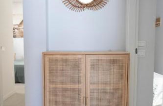 House with a Terrace and a Sea View in Savelletri - Foto 10