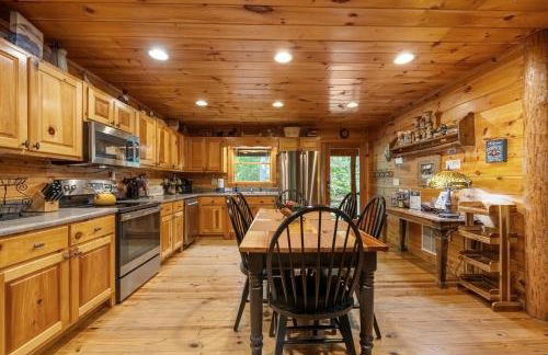 A Creek Runs Thru It - Secluded Waterfront Cabin - Foto 13