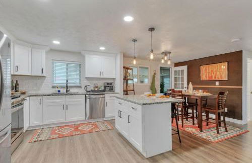 Backyard BBQ Retreat: Central 3bd - Prime Location - Foto 25