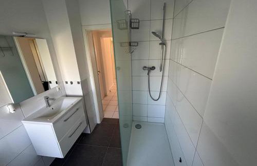 Cozy and Modern Apartment Your Home Away from Home - Foto 15