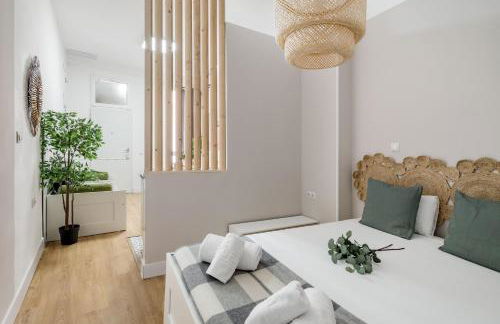 Charming Lucero - Foto 1