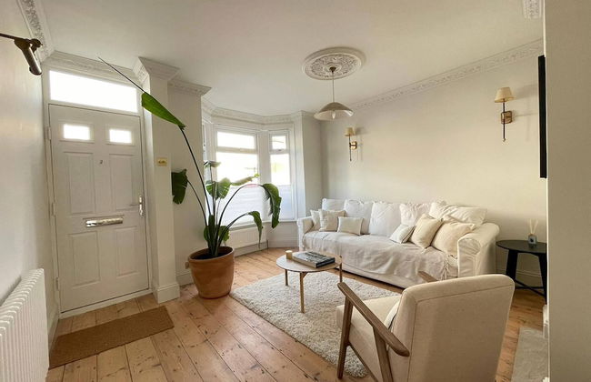 Stunning Beach House At Southsea, Portsmouth - Photo 1