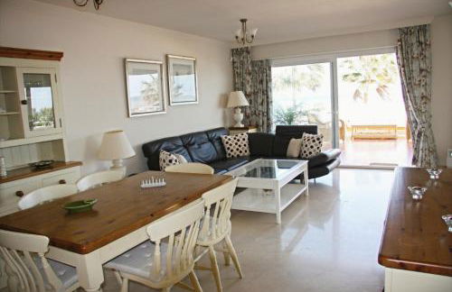 Stunning unobstructed 180 degree sea view apartment with 100 square meters terrace - Costa del Sol - Estepona- Long Term - Photo 6