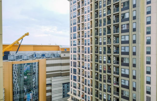 Modern Look And Comfy 2Br Transpark Cibubur Apartment - Foto 26