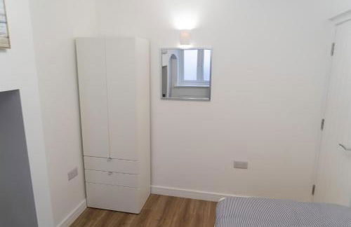 Crossways - a modern two bedroom village apartment close to cheltenham - Photo 6