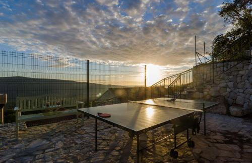 Villa Falcon Rook - Photo 34