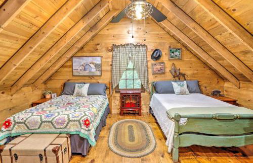Cozy Creekside Mountain Escape w/ Hot Tub! - Foto 16