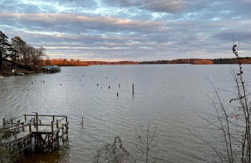 Spacious Modern Cabin on Toledo Bend Lake with Gorgeous Deck and Patio for an Amazing Family Getaway in Hemphill, Texas - Foto 13
