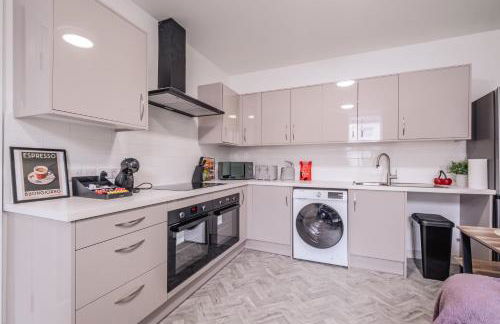 8 Bedroom, 8 En suite, 12 beds, Fast Wifi, Contractors, Parking - Foto 16