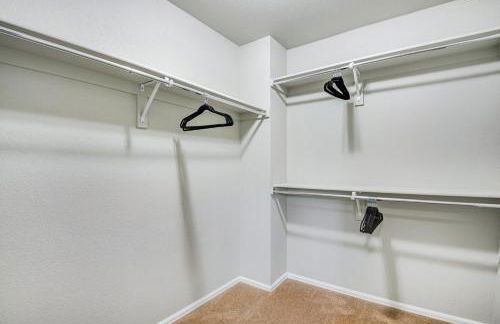 5 bed 4 bath and Pet friendly - Photo 29