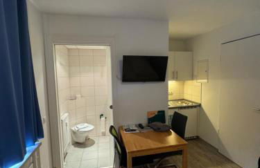 Mikroapartment mit Küchenzeile und Bad - Foto 4