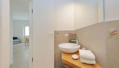 Brand New Modern Apt 2 Stops to Colosseum - Photo 5