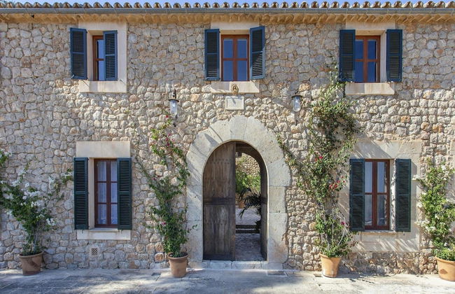 Stunning Farmhouse With Private Pool - Photo 35