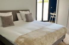 Villa Gaïa - 2 suites lits King size et salles de bain privatives - parking privé - 10 minutes Eurexpo - Aéroport - Groupama Stadium - Foto 2