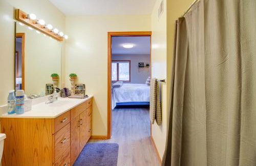 Private Lakefront Cabin with Hot Tub, Deck and Views - Foto 22