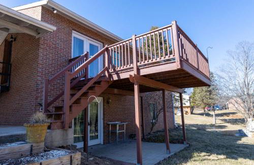 Charming 3BR Home With a Deck and Yard - Photo 23