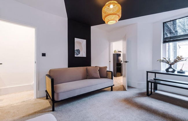 Modern & Chic Four Bedroom Home - Foto 15