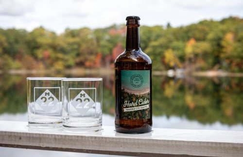 Bryan Lake Oasis in Downtown Lake Ann - Foto 49