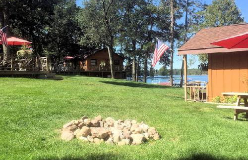 Lovely Lakefront Cabin Rental for Five Guests in West Branch, Michigan - Foto 9