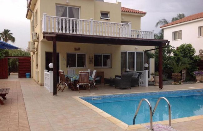 Carolyn Villa , Ayia Napa - Foto 1