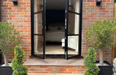 Boutique style self contained annexe with garden - Photo 4