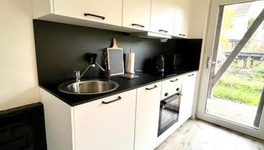 Greenroom Apartment - Photo 2, stove, dishwasher