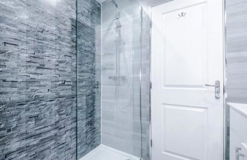 Spacious 3 bedroom home with garden - Foto 35