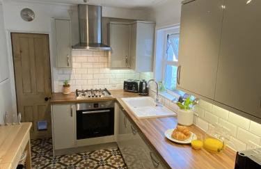 Spacious, seaside, Victorian home "Bay View Terrace", Penzance - Photo 16